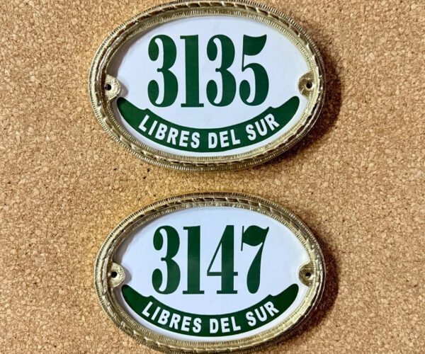 Marcos de Bronce — Placas Parmui Placa enlozada Parmui, marcos de bronce