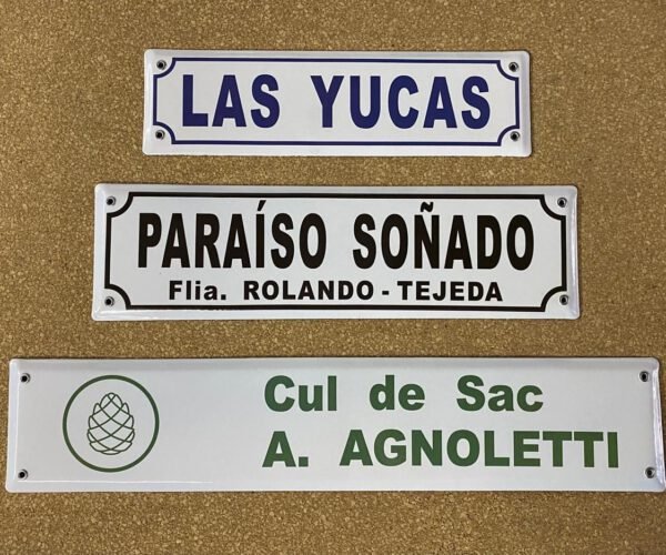 2 Líneas — Placas Parmui Placa enlozada Parmui, 2 líneas