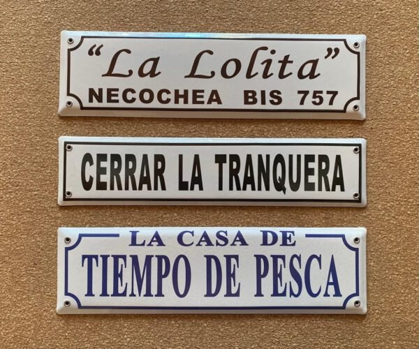 2 Líneas — Placas Parmui Placa enlozada Parmui, 2 líneas