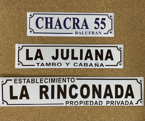 2 Líneas — Placas Parmui Placa enlozada Parmui, 2 líneas
