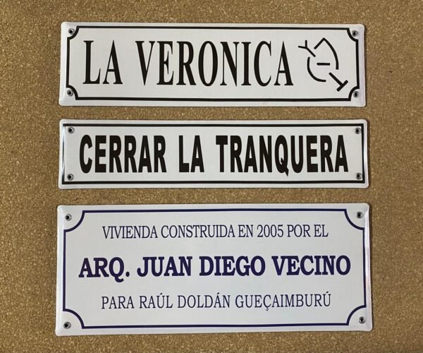3 Líneas — Placas Parmui Placa enlozada Parmui, 3 líneas