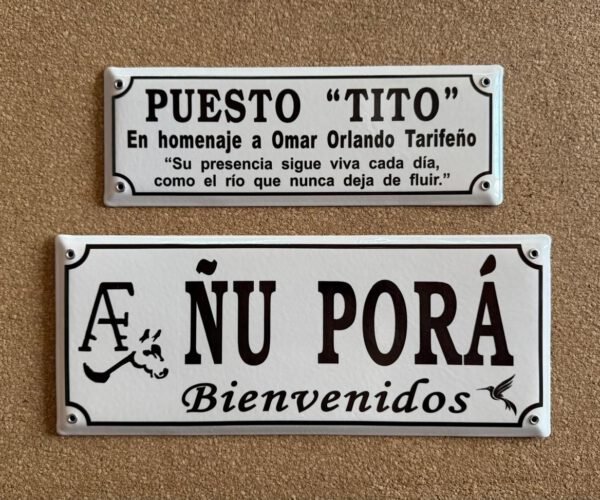 3 Líneas — Placas Parmui Placa enlozada Parmui, 3 líneas