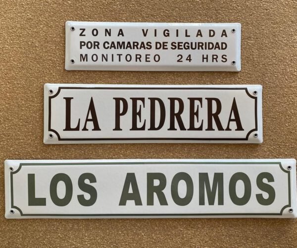 3 Líneas — Placas Parmui Placa enlozada Parmui, 3 líneas