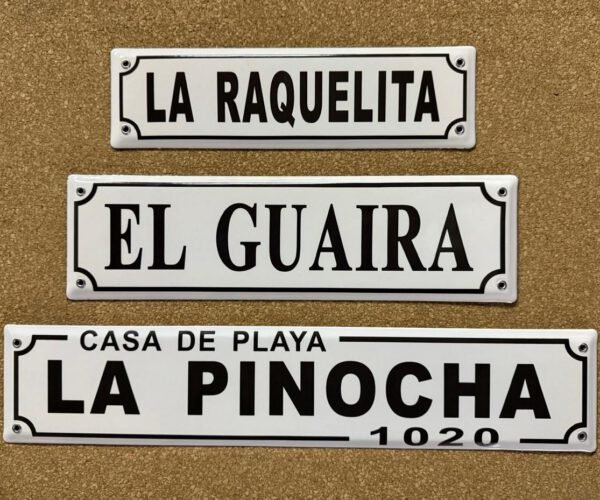3 Líneas — Placas Parmui Placa enlozada Parmui, 3 líneas