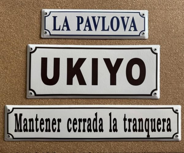 Cerrar la Tranquera — Placas Parmui Placa enlozada Parmui, cerrar la tranquera