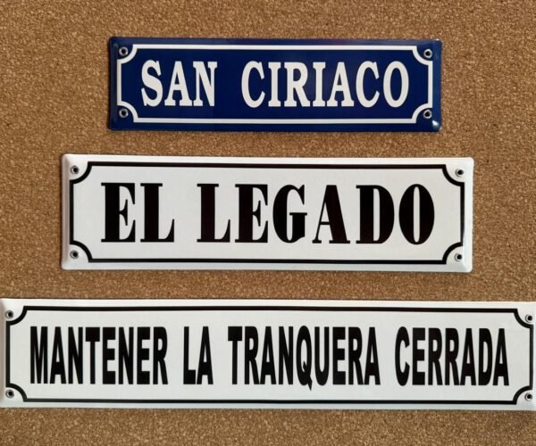 Cerrar la Tranquera — Placas Parmui Placa enlozada Parmui, cerrar la tranquera
