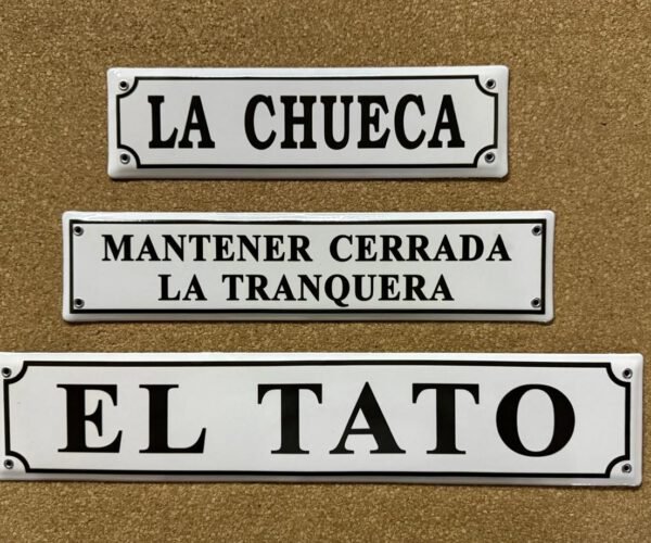 Cerrar la Tranquera — Placas Parmui Placa enlozada Parmui, cerrar la tranquera