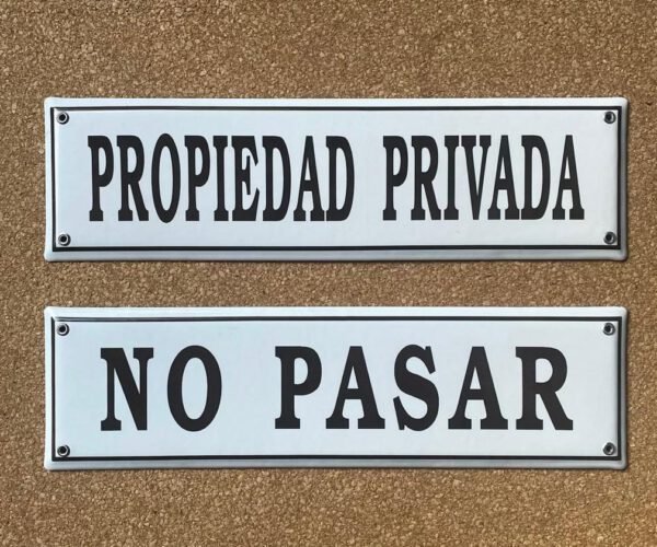 Cerrar la Tranquera — Placas Parmui Placa enlozada Parmui, cerrar la tranquera