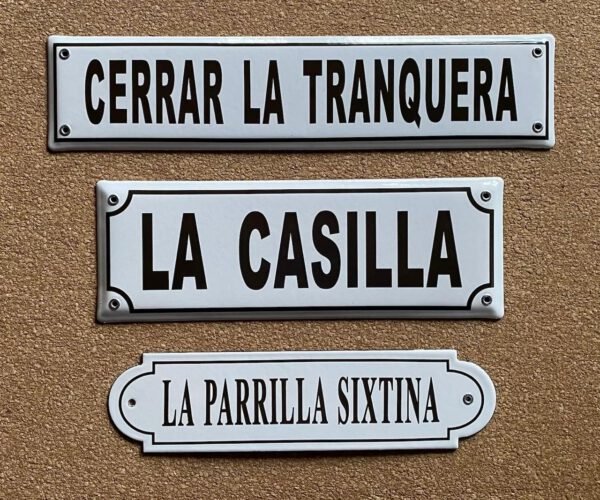Cerrar la Tranquera — Placas Parmui Placa enlozada Parmui, cerrar la tranquera