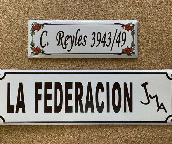 Con Dirección — Placas Parmui Placa enlozada Parmui, con dirección