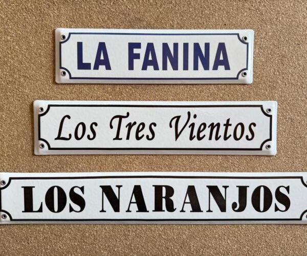 En Cursiva — Placas Parmui Placa enlozada Parmui, en cursiva