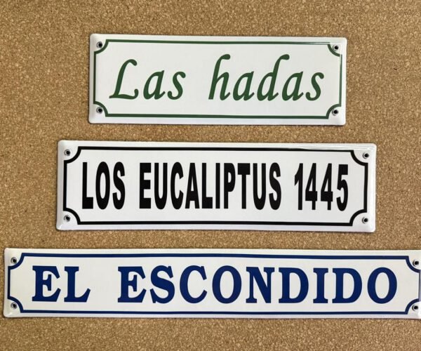 En Cursiva — Placas Parmui Placa enlozada Parmui, en cursiva