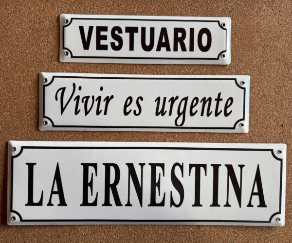 En Cursiva — Placas Parmui Placa enlozada Parmui, en cursiva