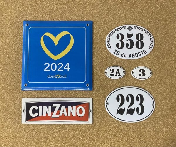 Cuadradas — Placas Parmui Placa enlozada Parmui, cuadradas