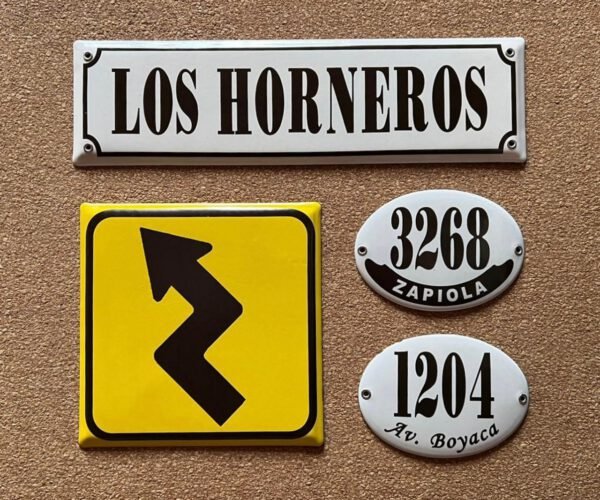 Cuadradas — Placas Parmui Placa enlozada Parmui, cuadradas