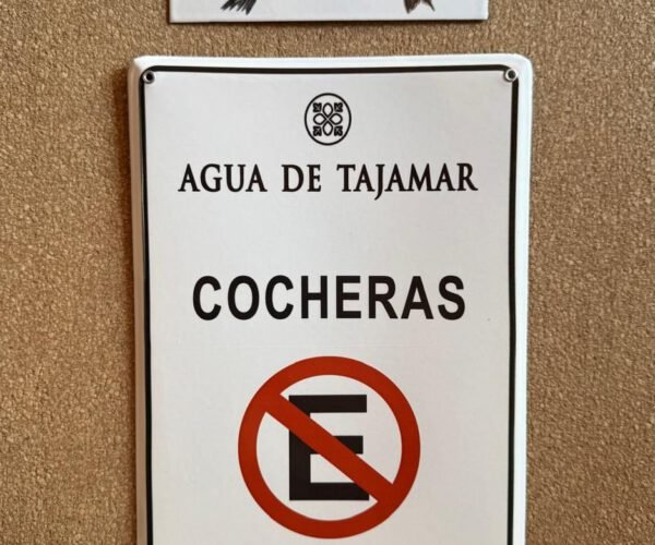 Prohibido estacionar — Placas Parmui Placa enlozada Parmui, prohibido estacionar