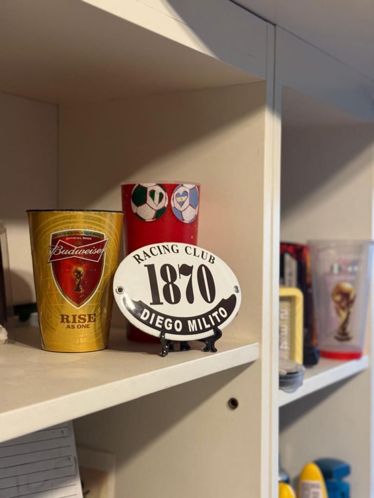 Placa Racing Club colocada